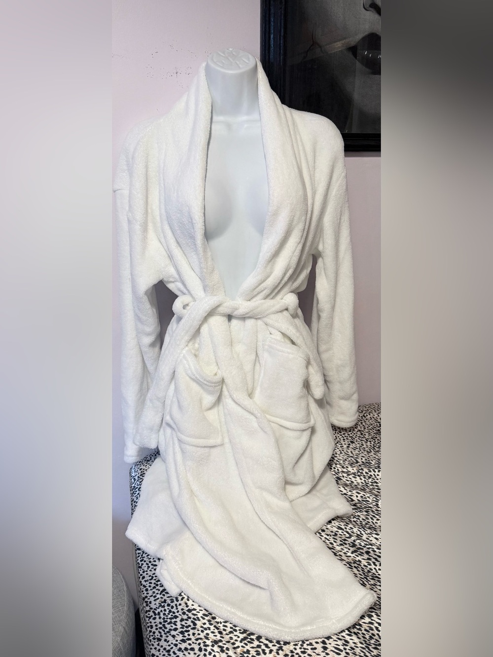 ✨Tri-Coastal Design White Robe✨